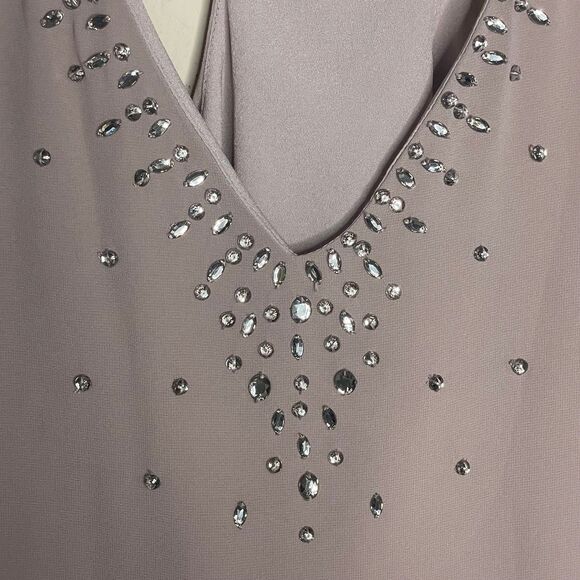 Size large BKE The Buckle boutique v-neck sleeveless blouse embellished neckline - Picture 3 of 6